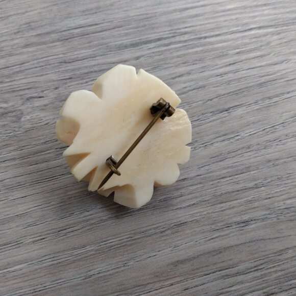 Vintage Carved Rose Brooch - Picture 3 of 15